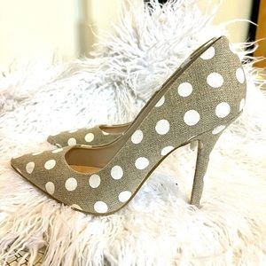 Guess Pumps